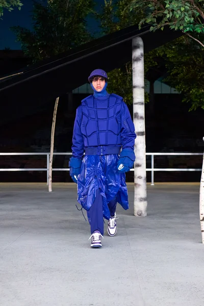 Look 99